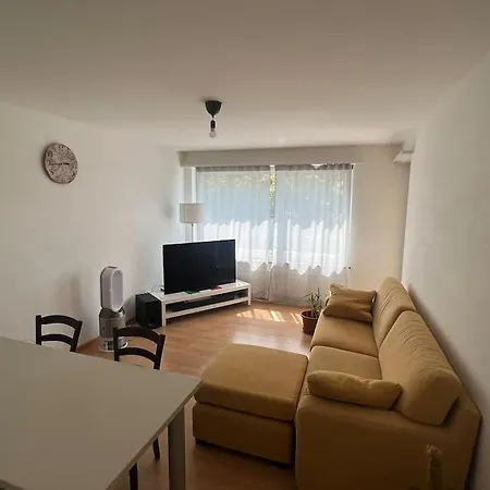 Quiet And Complete In Oerlikon شقة